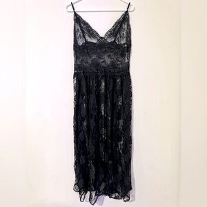 Vintage Delicatea Long Sheer Black Floral Lace Sleeveless Chemise/Slip